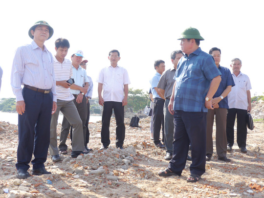 Bí[-]thư[-]Tỉnh[-]ủy[-]Bình[-]Định:[-]Đổ[-]đất[-]lấn[-]đầm[-]Thị[-]Nại[-]là[-]phá[-]hoại!